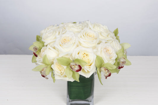 Bouquet de roses blanches & Orchidées Cymbidium